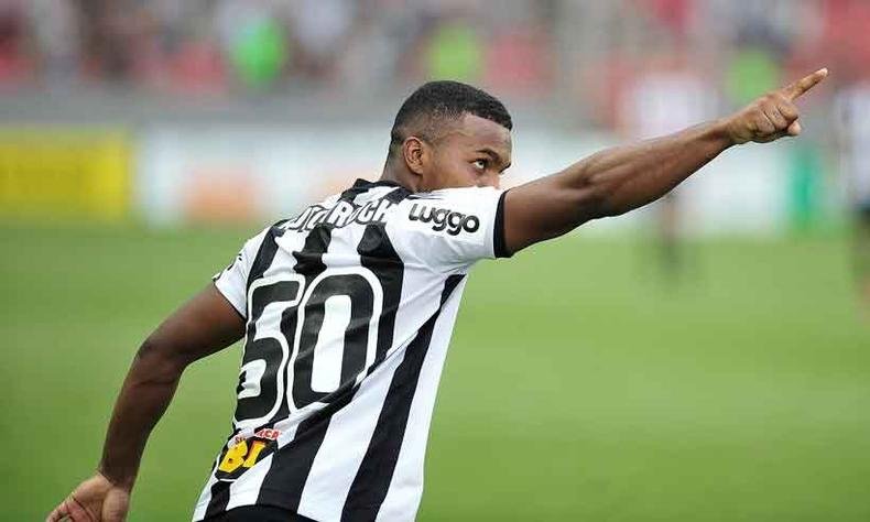 Com um gola�o no segundo tempo, Marquinhos salvou o Galo no Independ�ncia, mas o 1 a 1 frustrou a torcida(foto: RAMON LISBOA/EM/D.A PRESS)
