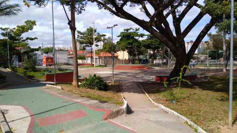 Incndio foi detectado por vizinhos, perto da meia-noite (foto: CBMMG/Divulgao )