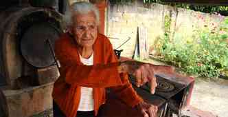 Hbitos simples so a receita de longevidade de dona Aramita, que, aos 96 anos, exibe uma lucidez invejvel(foto: Euler Jnior/EM/DA Press)