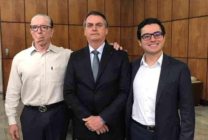 Mdico de Bolsonaro, Antnio Luiz Macedo,  esquerda na foto(foto: Divulgao/Presidncia da Repblica)