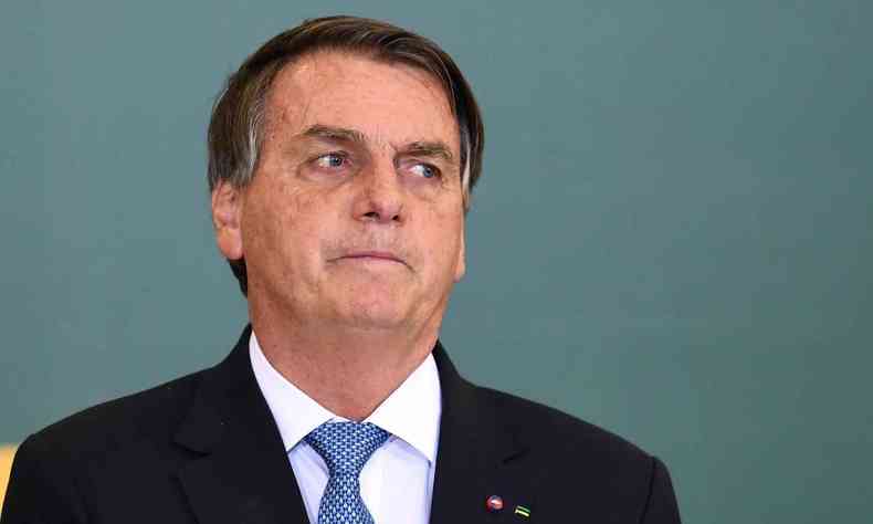 O presidente Jair Bolsonaro em primeiro plano