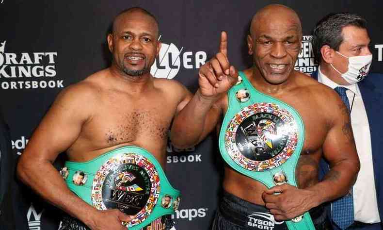 Mike Tyson e Roy Jones Jr., considerados campees da luta