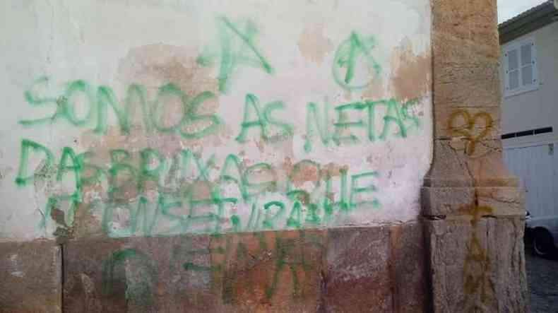 Outras inscries na parede do templo do sculo 18(foto: Polcia Militar/Divulgao)
