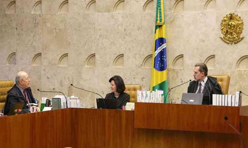 Celso de Mello, com Raquel Dodge e o presidente da Corte, Dias Toffoli, na sessão que marcou a despedida da procuradora do cargo na PGR (foto: Nelson Jr./SCO/STF)