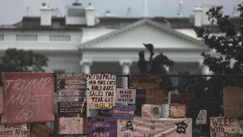 Cerca refora segurana ao redor da Casa Branca, em Washington DC(foto: Reuters)