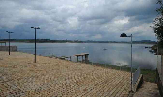 O turismo  uma das principais atividades econmicas dos municpios s margens do Lago de Furnas (foto: Leandro Couri/EM/D.A.Press)