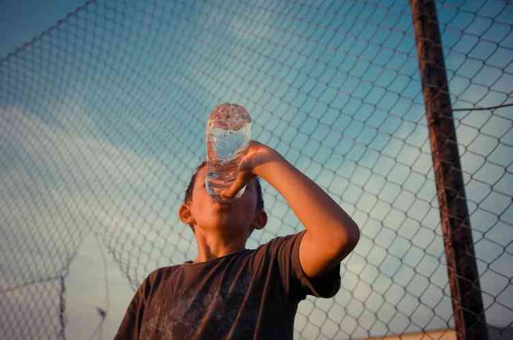 Em casos de crianas e adolescentes,  sempre necessrio se fazer uma boa investigao, pois, se for confirmado um distrbio metablico urinrio, durante toda a vida, haver o clculo renal. Orientao  sempre manter a criana bem hidratada