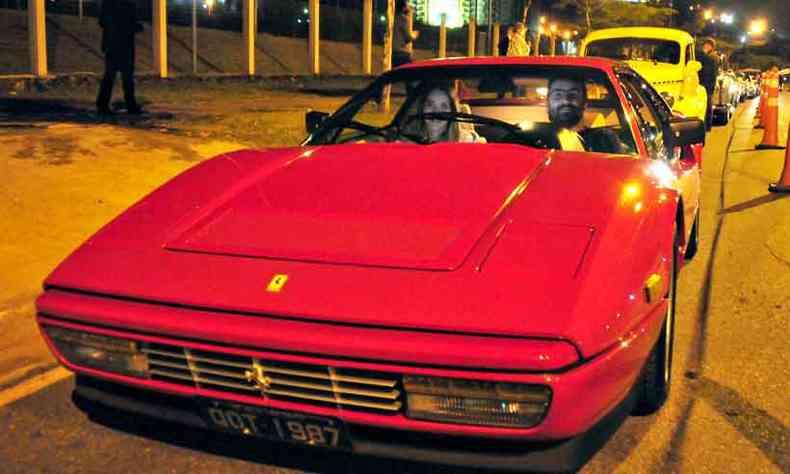 Ferrari 328 GTB, de 1986, do empresrio Guilherme Luz foi destaque(foto: Tlio Santos/EM/D.A Press)