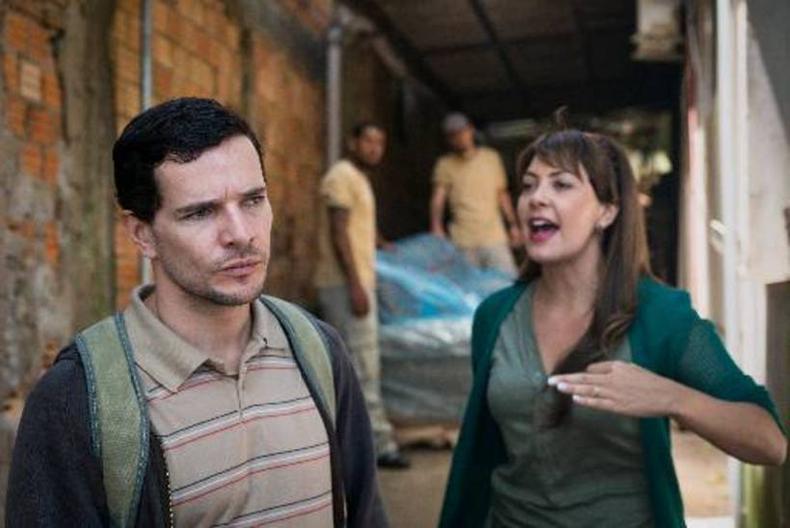 Fabiula Nascimento interpreta a mulher de Stênio (Daniel de Oliveira) em 'Morto não fala'(foto: Globo Filmes/Divulgação) Fabiula Nascimento interpreta a mulher de Stênio (Daniel de Oliveira) em 'Morto não fala'(foto: Globo Filmes/Divulgação)