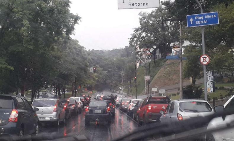 Defesa Civil alerta que cidadãos evitem locais sujeitos a inundações(foto: Jair Amaral/EM/D.A Press) Chuva em BH