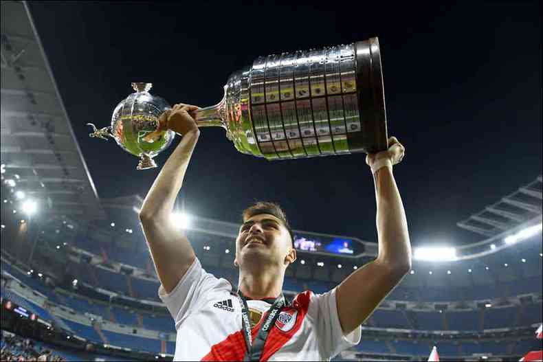 Armador Pity Martnez foi escolhido o melhor jogador do continente por suas atuaes com a camisa do River Plate(foto: GABRIEL BOUYS/AFP)