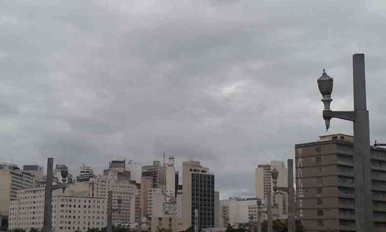 Segunda-feira comeou com cu nublado em Belo Horizonte(foto: Jair Amaral/EM/DA Press)