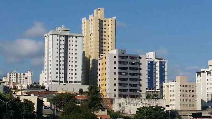 O dia amanheceu com o cu com poucas nuvens em Belo Horizonte(foto: Paulo Filgueiras/EM/D.A.Press)