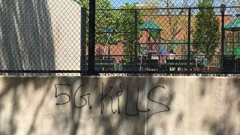 Grafite anti-5G em Nova York(foto: BBC)