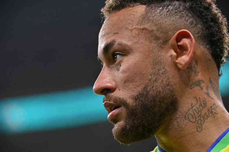 Neymar no jogo de estreia do Brasil na Copa do Catar 