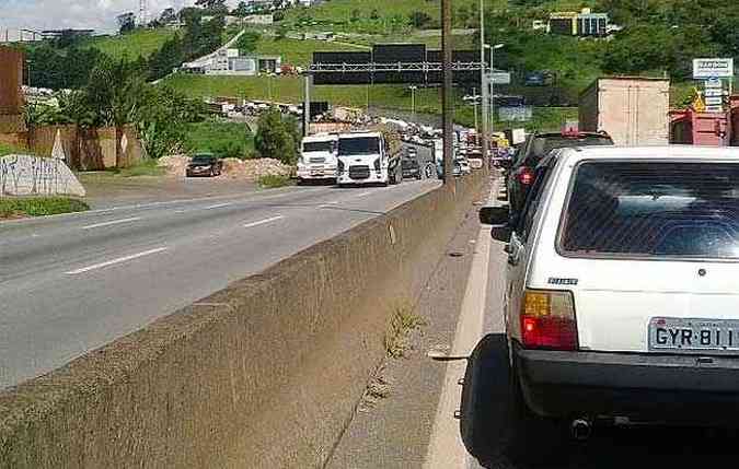 Congestionamento em Betim chegou a sete quilmetros em direo a Belo Horizonte(foto: Rafael Arruda/EM/D.A.Press)