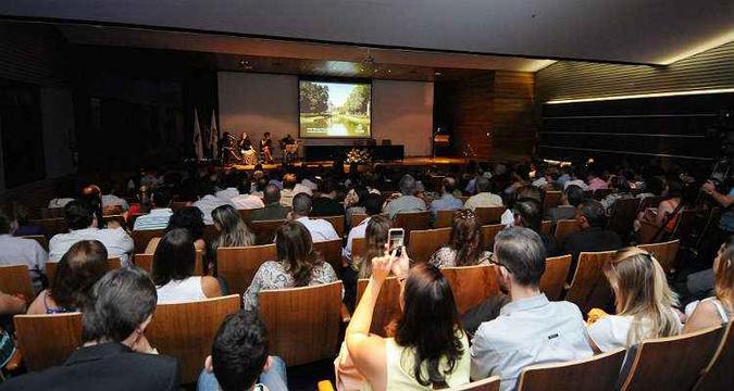 Solenidade marcou início do empreendimento que engloba seis prédios e deve abrir cerca de 600 vagas para graduação e pós-graduação(foto: Tulio Santos/EM/D.A Press) Solenidade marcou início do empreendimento que engloba seis prédios e deve abrir cerca de 600 vagas para graduação e pós-graduação(foto: Tulio Santos/EM/D.A Press)
