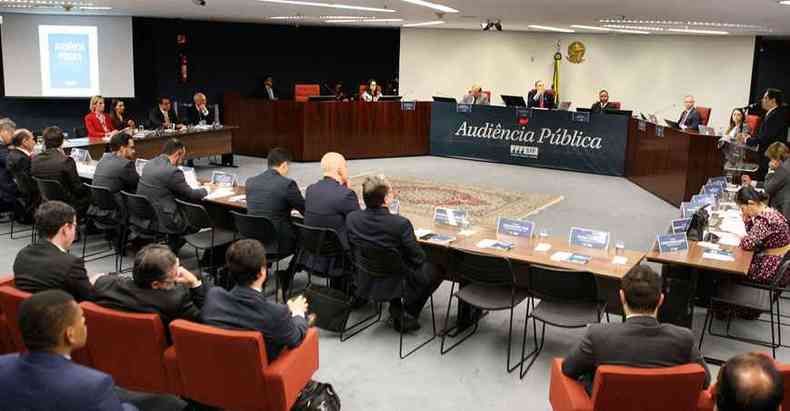 Parlamentares e representantes de entidades participaram da audincia pblica sobre candidaturas avulsas (foto: Nelson Jr/STF)