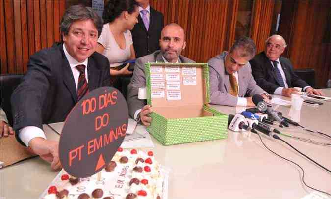  Oposio ironizou os 100 dias do governo de Fernando Pimentel em Minas (foto: Ramon Lisboa/EM/D.A Press)