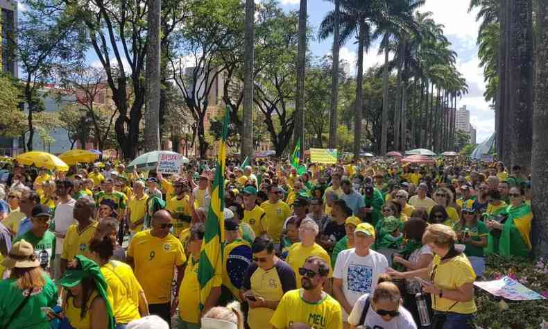 Apoiadores de Bolsonaro se reúnem em BH
