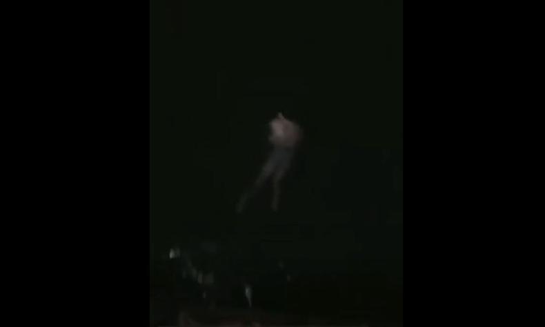 A polícia está investigando as circunstâncias do acontecimento.(foto: Reprodução) Vídeo