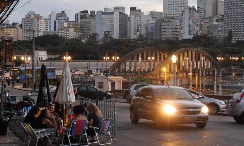 Donos de bares e restaurantes querem esperar para avaliar se a medida será positiva para os estabelecimentos (foto: Tulio Santos/EM/D.A Press) Rua Sapucaí, no Bairro Floresta, Região Centro-sul de BH