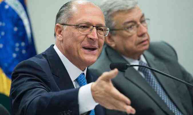 O governador de So Paulo, Geraldo Alckmin, e o senador Garibaldi Alves, durante audincia hoje na Comisso de Servios de Infraestrutura do Senado(foto: Marcelo Camargo/Agncia Brasil)