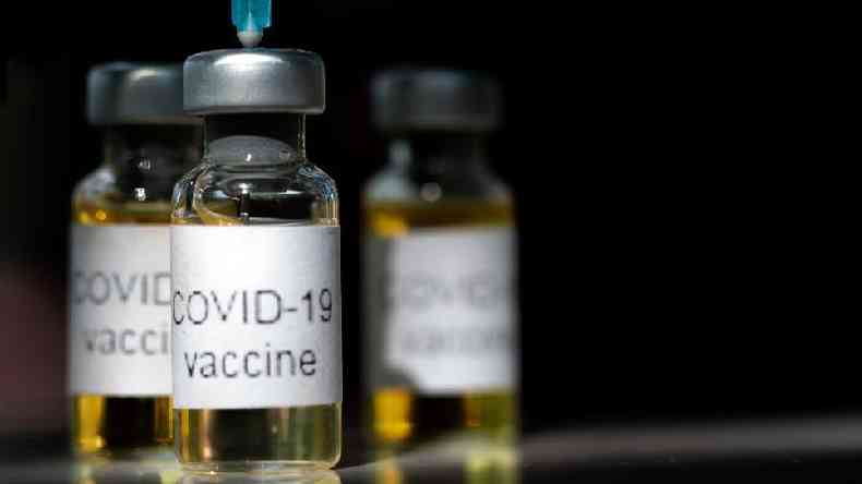 'O rgo regulador  quem vai decidir se a vacina  segura e se ser usada com o pblico', disse John Bell, professor de medicina da Universidade de Oxford.(foto: Getty Images)
