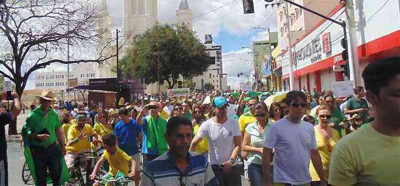 Manifestao no Centro de Montes Claros foi pacfica (foto: Luiz Ribeiro/EM/D.A Press)