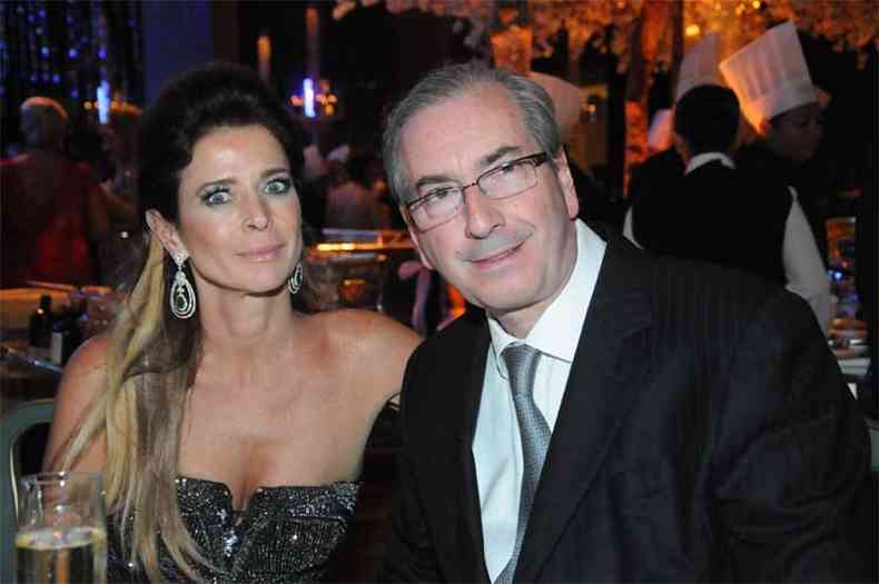Cláudia Cruz ao lado do marido, deputado Eduardo Cunha, responde em juízo por lavagem de dinheiro e evasão de mais de US$ 1 milhão