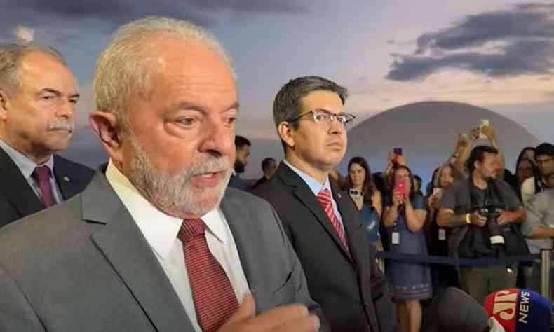 Lula, Mercadante e Randolfe Rodrigues durante coletiva em Braslia