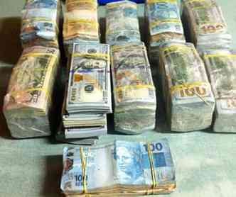 Polcia Federal apreendeu mais de R$ 1 milho em dinheiro(foto: PF/Divulgao )