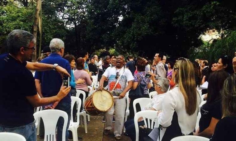 O grupo Tambor Mineiro, de Maur�cio Tizumba, fez uma homenagem ao cantor(foto: Cristina Horta)