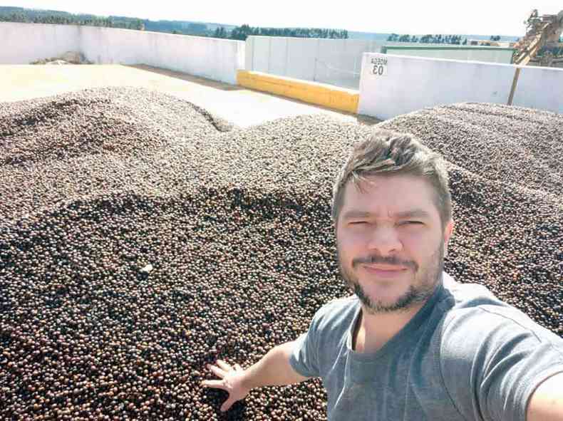 O barista Leo Moo desenvolveu processo que resulta em frutos com mais aroma e sabor(foto: Arquivo pessoal)