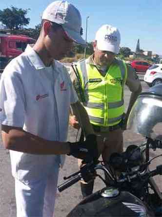 Motos receberam antena corta pipa, para evitar acidentes com as linhas(foto: Polcia Militar Rodoviria/Divulgao)