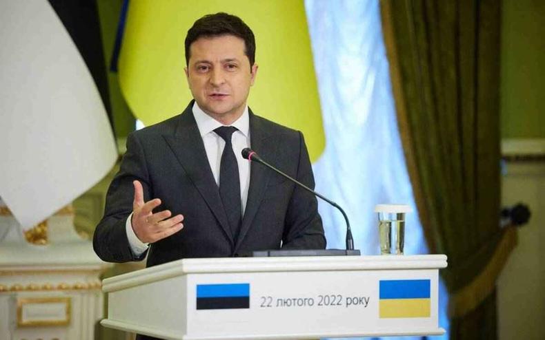 Volodymyr Zelensky fala durante entrevista coletiva 