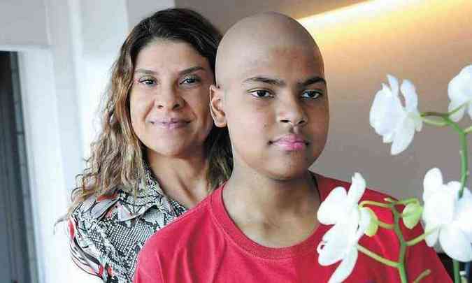 Simone se dedica inteiramente  luta pelo filho Romerinho, que tem leucemia e precisa se tratar nos EUA(foto: Leandro Couri/EM/D.A Press)
