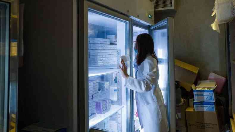 As vacinas tambm devem ser mantidas refrigeradas em todos os locais da rede de distribuio(foto: Getty Images)
