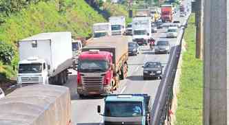 Para especialistas, medida ainda  insuficiente para reduzir nmero de acidentes causados nas estradas(foto: Renato Weil/EM/D.A Press)