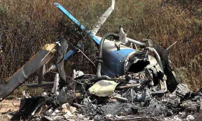 Helicpteros pegaram fogo aps se chocarem durante voo na Argentina(foto: AFP)