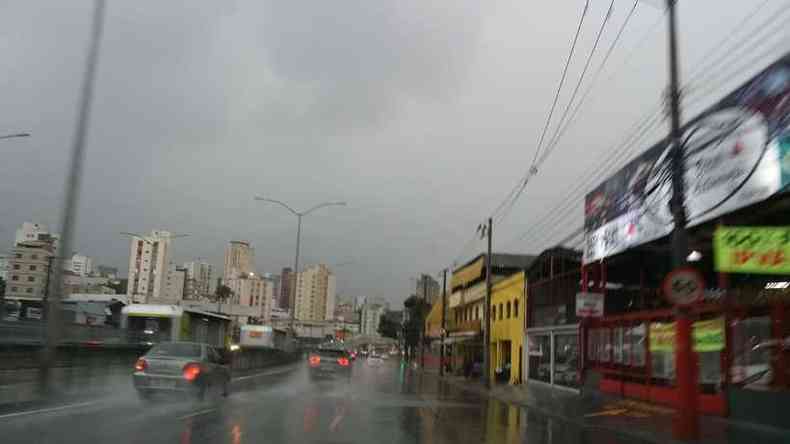 Avenida Cristiano Machado, prximo ao bairro da Graa, no sentido Bairro/Centro(foto: Juarez Rodrigues/EM/D.A. Press)