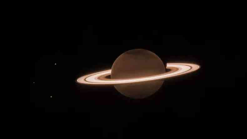 Uma das novas imagens de Saturno