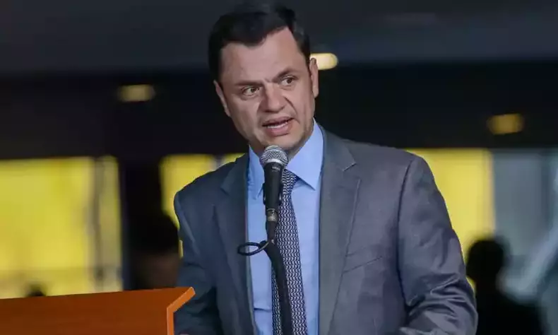 Voltou dos EUA mudo: não aprendeu o inglês e esqueceu o português(foto: Fabio Rodrigues Pozzebom/Agência Brasil) Anderson Torres, ex-ministro da Justiça do governo Bolsonaro