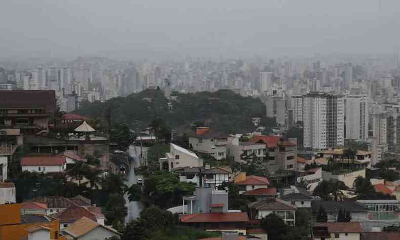 Panorama da cidade visto a partir da Avenida Raja Gabglia(foto: 06/02/2020 - Tulio Santos/EM/D.A Press)