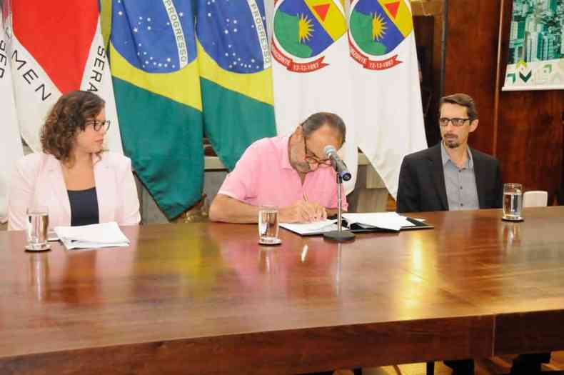 Anncio foi feito em entrevista coletiva nesta segunda-feira(foto: Amira/Hissa/PBH )