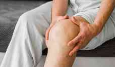 Dor no joelho no frio é normal? Ortopedista aponta causas e como lidar