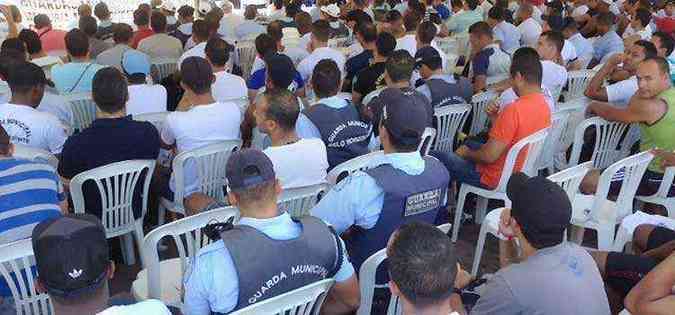 Assembleia da Guarda Municipal ocorreu na Praa da Estao, no Centro de BH(foto: Euler Jnior/EM/D.A Press)