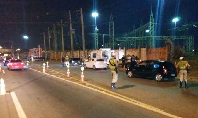 Em Belo Horizonte, uma das ações aconteceu no Anel Rodoviário(foto: Polícia Militar Rodoviária (PMRV) / Divulgação) Em Belo Horizonte, uma das ações aconteceu no Anel Rodoviário(foto: Polícia Militar Rodoviária (PMRV) / Divulgação)