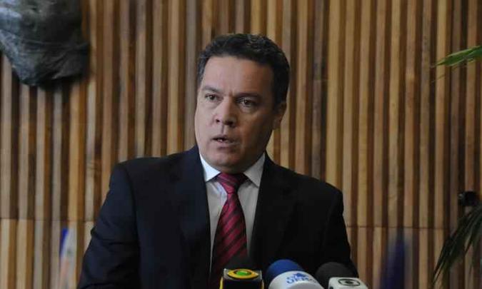 'A situação é dramática, extrema, muito grave. Não há paralelo na história da instituição, que completa 90 anos, com a crise financeira que estamos enfrentando' - Jaime Arturo Ramírez, reitor da UFMG(foto: Beto Novaes/EM/D.A Press) 'A situação é dramática, extrema, muito grave. Não há paralelo na história da instituição, que completa 90 anos, com a crise financeira que estamos enfrentando' - Jaime Arturo Ramírez, reitor da UFMG(foto: Beto Novaes/EM/D.A Press)
