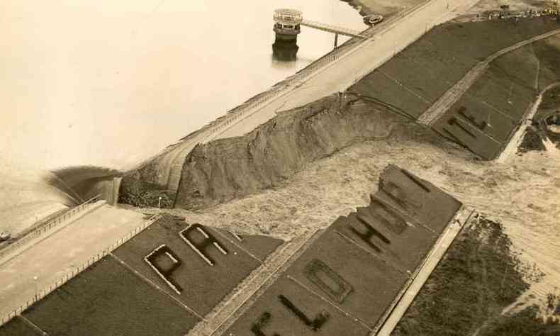 Rompimento da barragem completou 65 anos em 20 de abril. Nesta foto do dia do incidente  possvel observar o vertedouro(foto: Eugnio Silva/O Cruzeiro/EM/D.A PRESS - 10/05/1954)